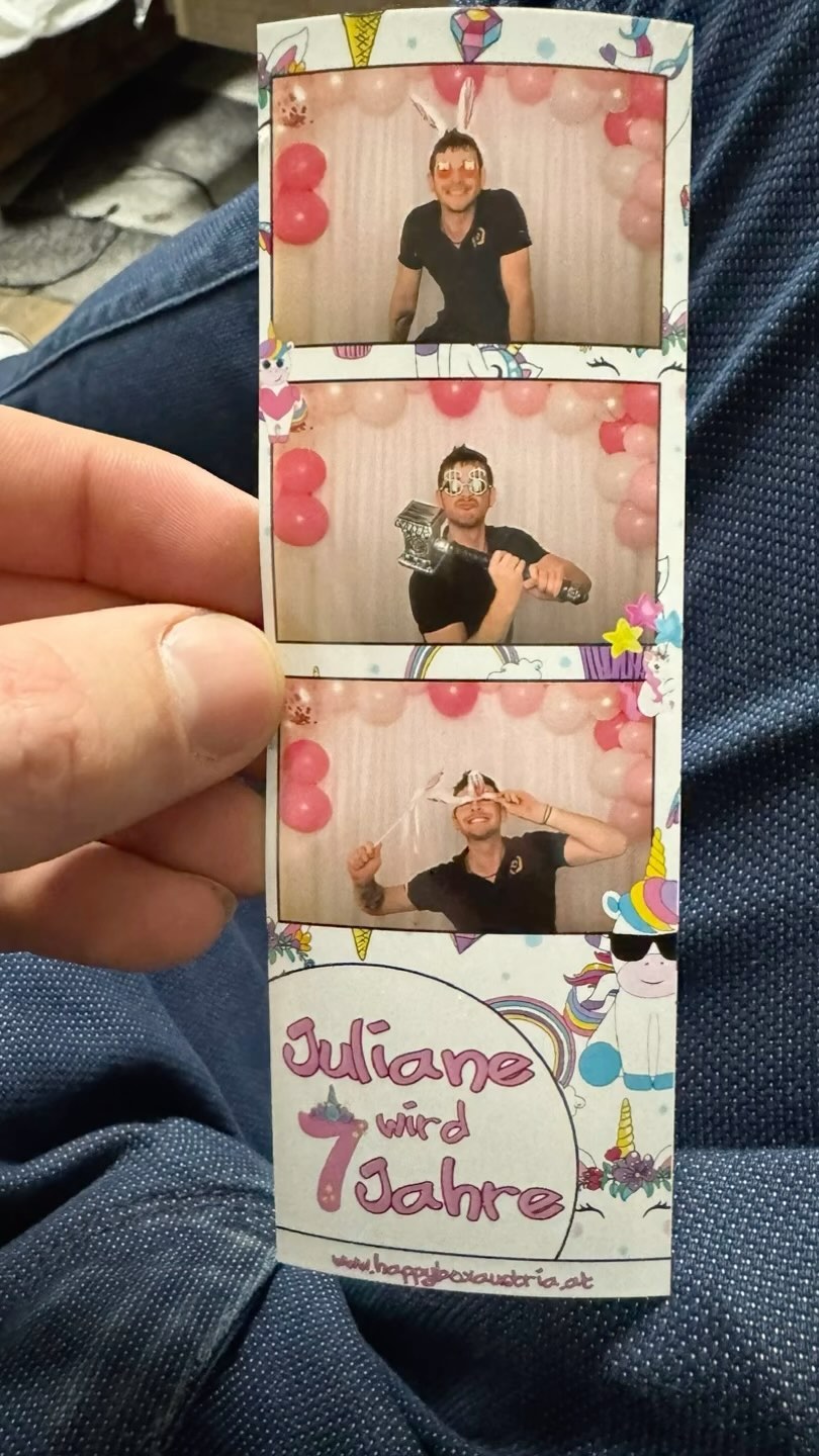 Einhornparty-Deluxe 🦄
Ich war zwar nicht persönlich zm 7. Geburtstag eingeladen, aber den Spaß vor der Forobox habe ich mir sicher nicht entgehen lassen. 😂
Von nicht fotogen zu fotogen mit nur drei Bildern. ❤️