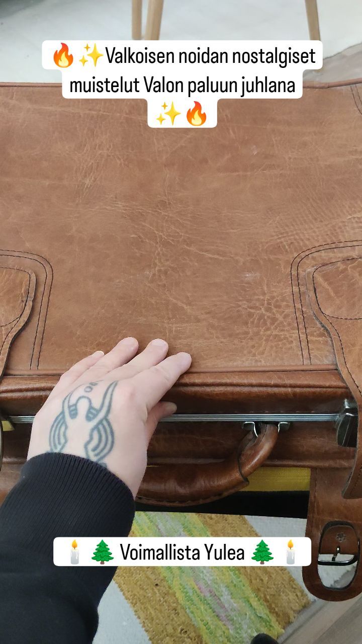 🕯️Valkoisen noidan muistelut Yulen aikaan. 🕯️
Jokainen meistä on matkannut polullaan erilaisia tietoisuutta avartaneita vaiheitaan läpi, kohti sitä hetkeä, jossa nyt on itsenään.
Itse kuljin lapsesta nuoreksi aikuiseksi Jumalattaren initaatiopolun kautta ja nyt n.10 vuotta myöhemmin haikeana ja kiitollisena muistelen nyt jo niin kaukaiselta ja turvalliselta tuntuvaa matkaa syvemmälle tietoisuuteeni yhdistäen useiden elämien tietoisuuden muistot tähän ihmiskokemukseen.
Ilo kuplii myös samalla sisuksista, sillä ompahan ollut vaikka ja mitä noidan rituaalivälineitä (sisustusvälineitå 😂) energian ohjaamiseen aikoinaan, kunnes oivalsi miten energia ohjautuu muutenkin intentiolla. 🤗🙏🏻❤️
.
.
.
.
.
.
#old #white #witch #yule #memories #goddessinitiationpath #energy #libriumbra #bookofshadows #lifebetweenlives #natural #evolution #love #frequency