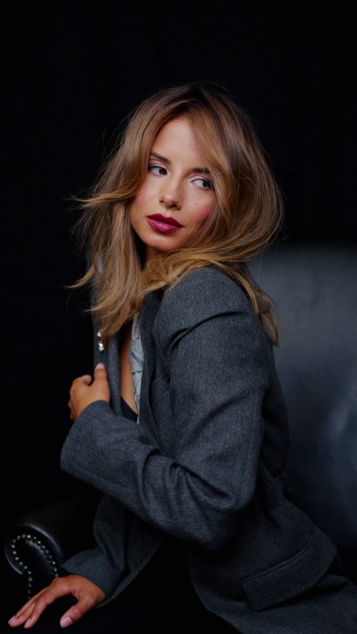 @zoeysao redefining vibrance & elegance. You are great to work with and an absolute class of a performance.
My favourite project with @hpluspro and @shushanik.photography
▪️ Hairs by
@zeynebusul @thearmanpetrosyan @jordyydv
⌨️ Creative direction @thearmanpetrosyan
🎧 Content Direction & BTS
@hamzalw
📷 Photography
@shushanik.photography
🧣Styling
@mila.svetovaa
💄MUA's
@_makeupbylena_
@monakandoussii
#haircare #hairbrand #hairdresser #hairsalon #ghulai #contentcreator #content #videography #photography #fotografie #videografie #styling #makeupartist #mua