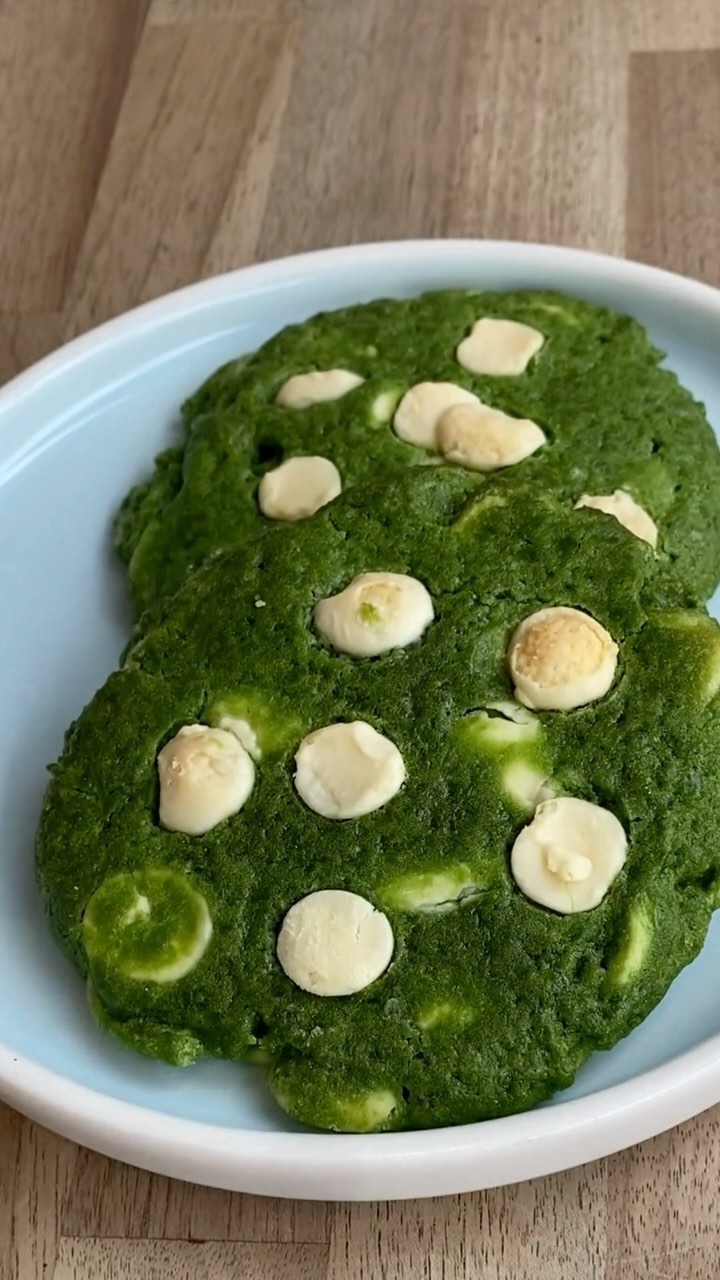 Matcha madness has taken over! Matcha by @jenkimatcha & cookie by us. Pair with more matcha if you’re feeling wild.