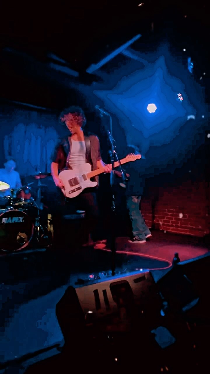 Making some trades with @lowpassphilter 📈@brettbenowitz @keveneknes
•
•
•
#sabiancymbals #promarksticks #mapexdrums #evansdrumheads #offsetpedals #drums #drummer #drumming #fyp #foryou #hardrock #rockband #rock #livemusic #musician #band #singer #music #alternativerock #concert #newmusic #drumlife #bateria #groove #passion #drumsolo #guitarplayer #bass #musicvideo #songwriter