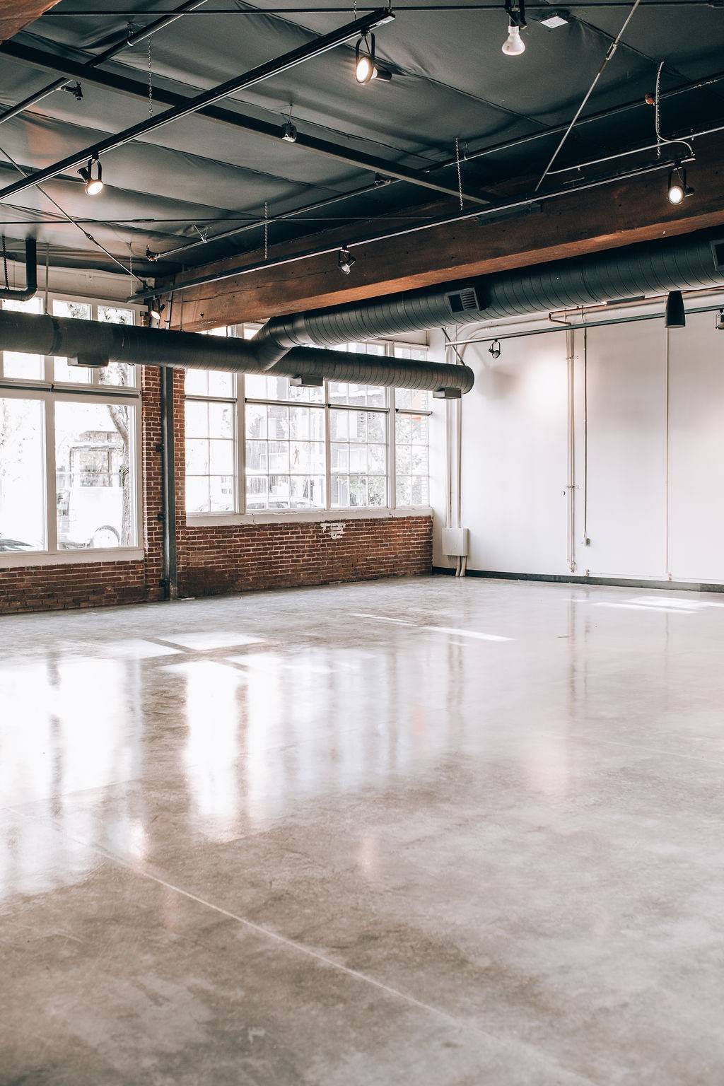 A black canvas for your venue!
#everettwest #artemisfoods #pdx #foodie #thepearl #pdxparty #oregonwedding #partyinportland #portlandia #pdxevent #portlandvenue
‐‐----------‐----------------------------------------------------------------
Book an event at our venue. Great for any occasion: business, birthday, wedding, dance party, fundraisers and more! In house caterer @artemisfoods. Bring your imagination! For more information, link in bio.