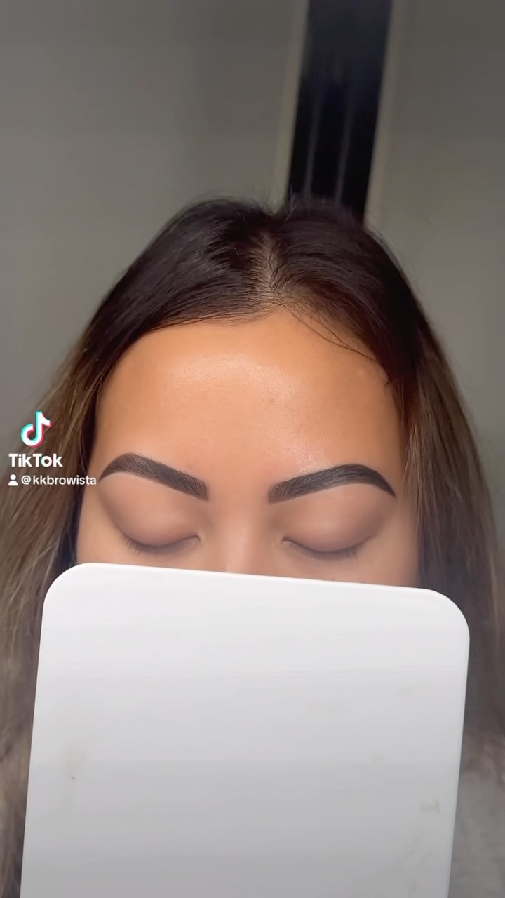 tinted & laminated tattoo eyebrows 😍
#browlamination #browmapping #browshapping #browwax #hybridbrowtint #browartist #browtint #kkbrowista #eyebrowwax #eyebrowlamination #eyebrowtint #eyebrowmapping #eyebrowwax