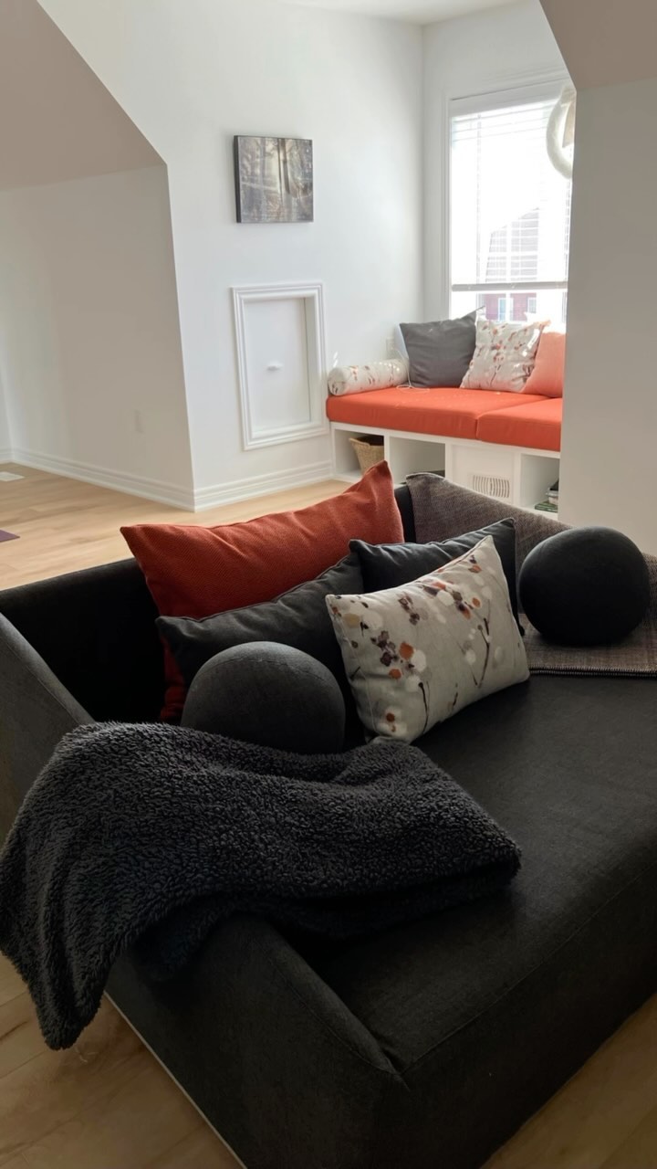 In my opinion, you can never have too many pillows, or too many cozy places to curl up in. This space got custom bench cushions for the reading nook, a huge reupholstered chair for snuggling up in, and a bunch of pillows to fill the space in all shapes and sizes. Need more pillows in your life? Let me help you out with that!
#remadefurnituretoronto #remadefurniturelincoln #andoncewewere #custom #customreupholstery #reupholstery #upholstery #customupholstery #makers #torontomakers #shoplocal #onthebenchupholstery #cutompillow #madetoorderpillow