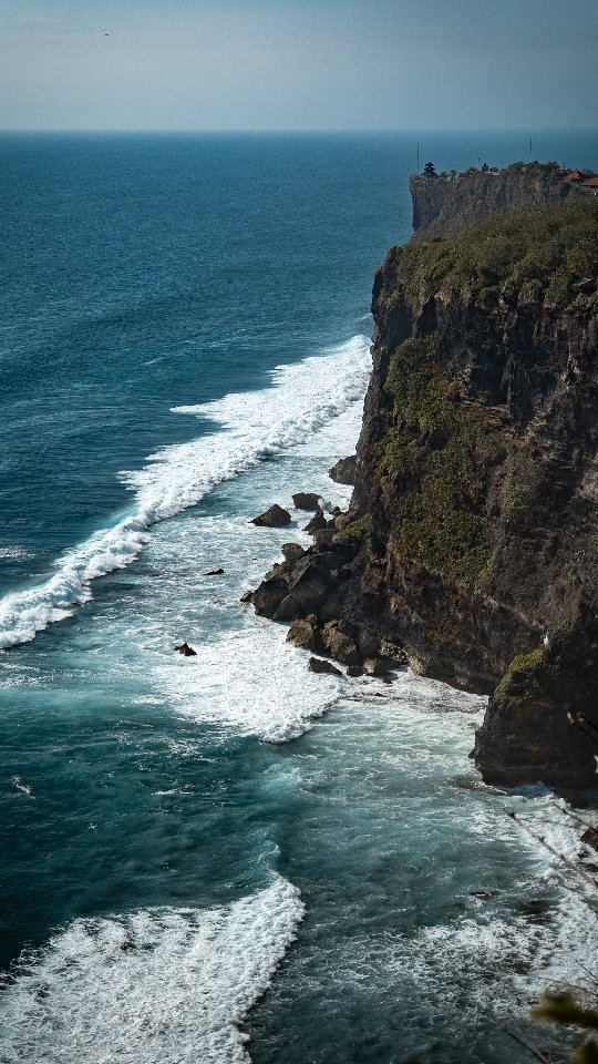Little Quiz: Where am I? 🔅
Amazing cliffs, Surfers Paradise and the best sunset in Bali? 🌊 see the answer ⬇️
#adventureinspirations #sunset #cliffs #surfer #surferlifestyle #bali #adventure #nature
✅️ Yes, it is #uluwatubali