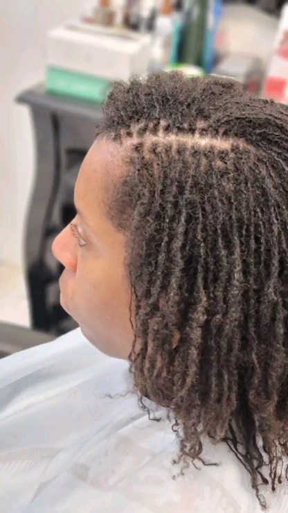 Scalp treatment, shamps and a tighten up for the fluffy locks. Book your consultation 🤗.
#sisterlocks #sisterlocksmobileal #sisterlockspensacolafl #sisterlocksconsultant #sisterlocs #microlocs #womenwithlocsrock #womenwithlocs #retie #retwist #locjourney #locnation