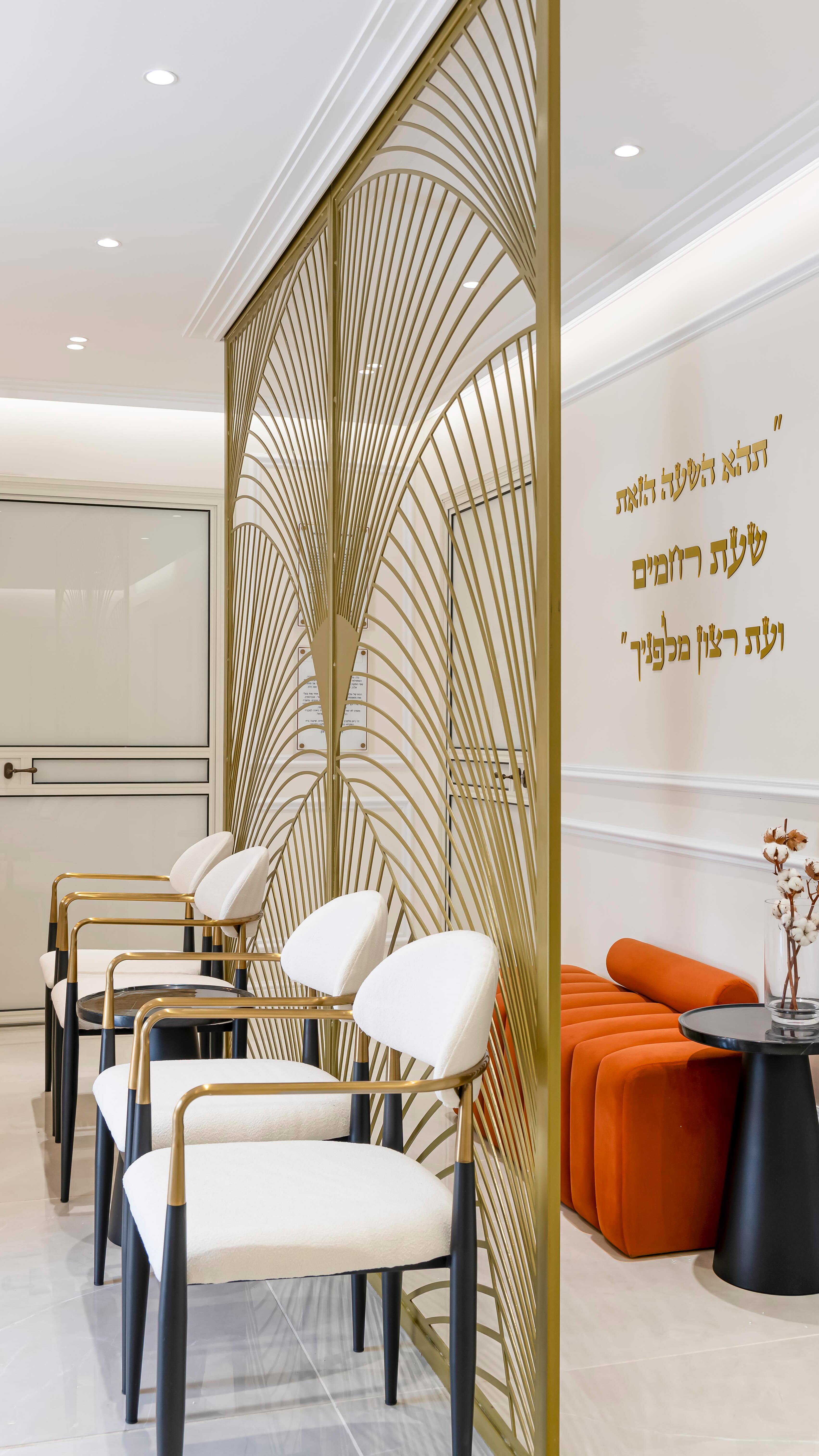 Orange is the new black 😉🔥
We wanted to add some color to the space so we choose this stunning orange burst ottoman 💥
What do you think?
#colorfulottoman #discovernewdesign #mikvahdesigner #lobbydesignideas #orangefurnituredesign #bldesign_studio
.
#interiorstyling #instagood #inspiration #floatingmirrors #entrepreneur #lovedesign #designer #homedecor #photography #instadesign #creative #interiordesign #interior #interiordecor #artistsoninstagram #fashion #luxury #decoration #love #interiordecorating #interiordesign #modernmirrorwork✨✨ #mikvehdesign #bldesignstudio