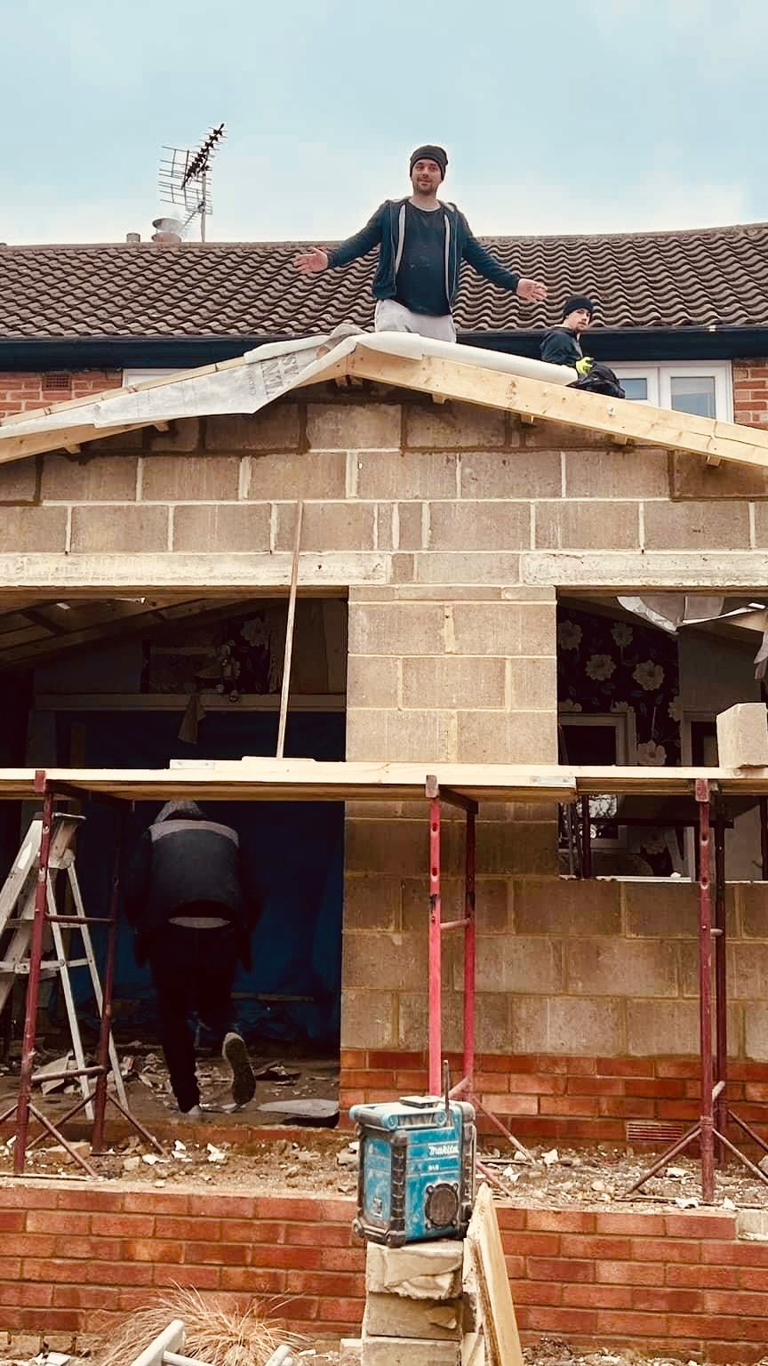 Loving the progress after a few short weekends building this extension, come snow or ice our team are getting it done 💪🏽💪🏽