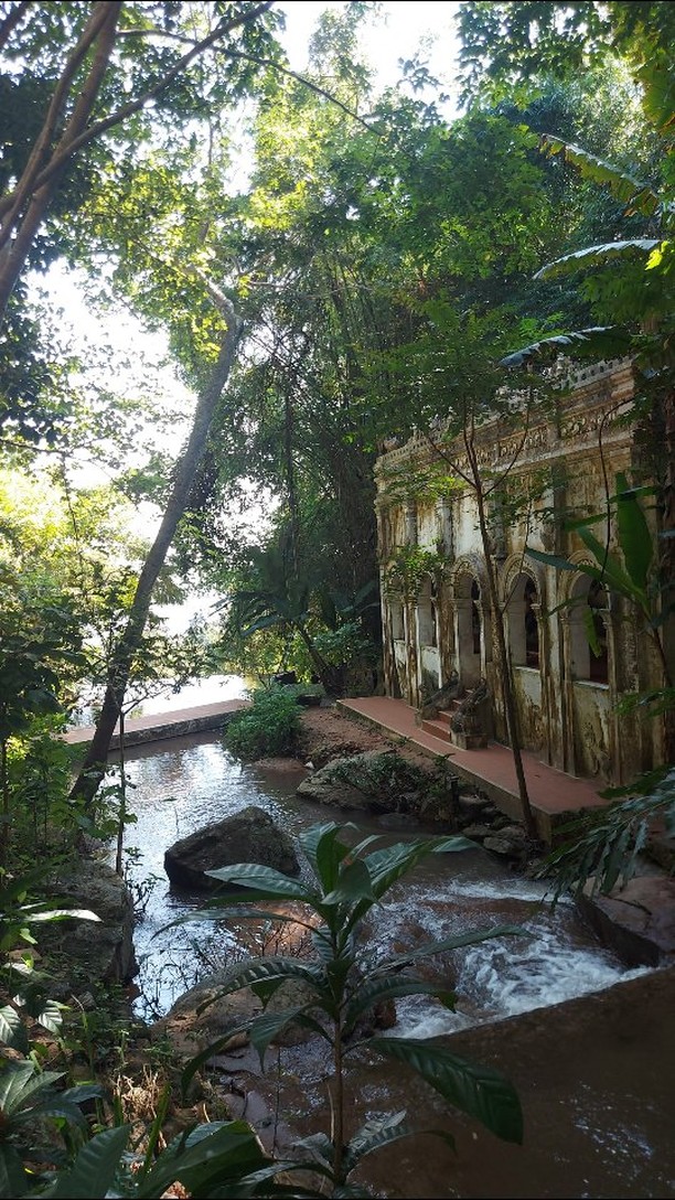 It's in the recall of the details of the experience that we find ourselves taken back to reliving that beautiful moment in time.
#glimmers #chianmailuv
#watpalad #thailandtravel