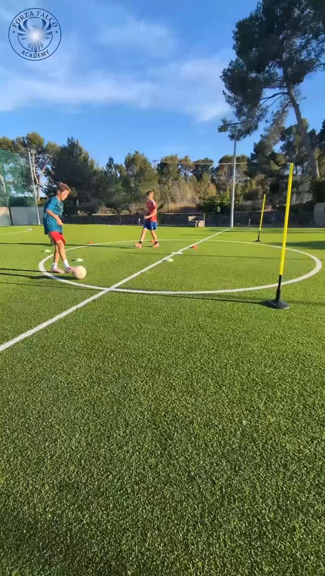 Quick combination play and finishing ⚡
@aderonfanda10
Want to train with us? Dm
#football #technique #footballtraining #passing #shooting #footballplayer #individualtraining