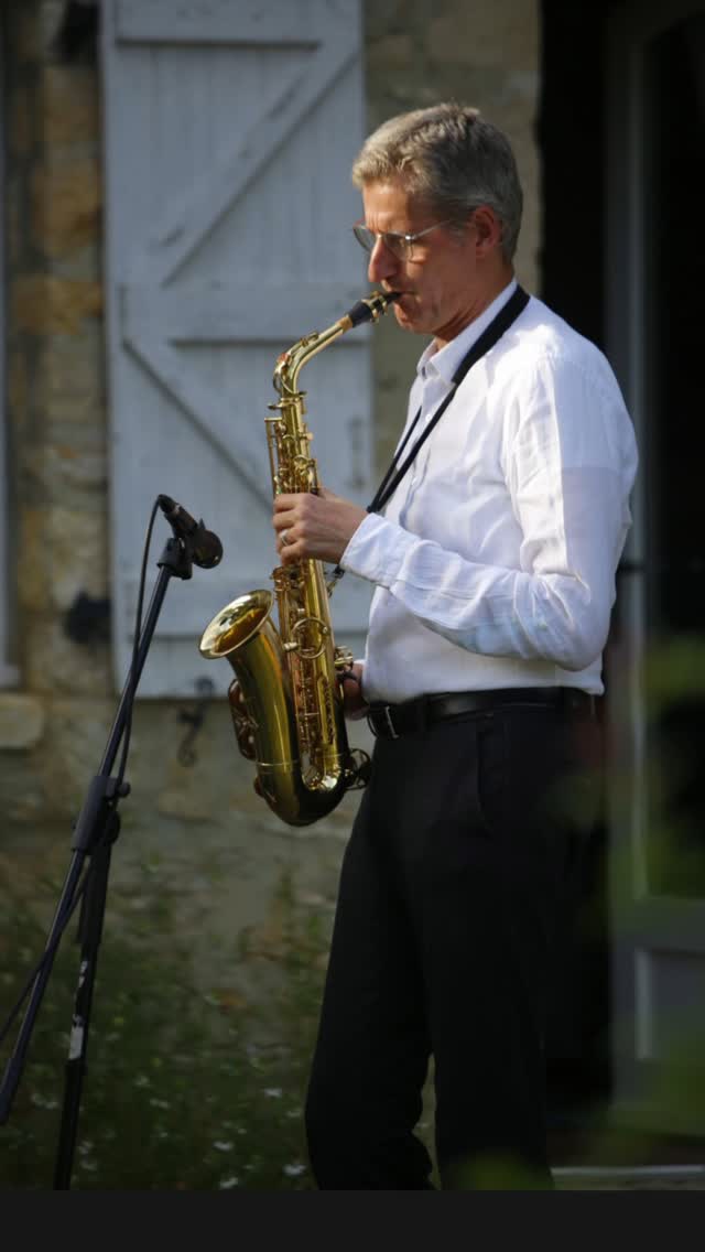 Concerts jazz soul et latino aux Pierres Lotoises avec ShortCut.
Le Lot, the place to be happy##lespierreslotoises #gitesetchambresdhotes #occitanietourisme #enjoylife #jazz #tourisminfrance #happyholidays #frenchcountryside #ohmylot @Reilhaguet #jazzmusic