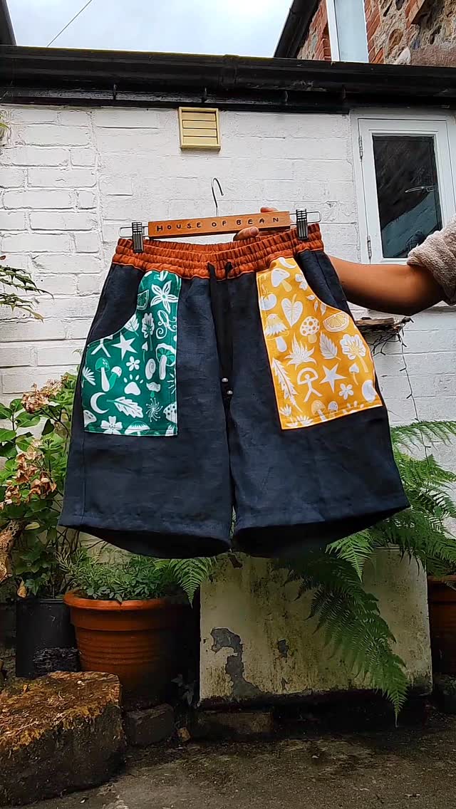 every time I make a pair of shorts I think it's my favourite, but this time I mean it 🤣 charcoal pure hemp linen with 4 different colours of the same pigment printed organic cotton pockets, ahhhh 😍
www.houseofbeanco.com
#botanical #hemp #hempclothing #sustainableclothing #handmade #madetoorder #smallbusiness #pigmentprinting #doodles #mushrooms