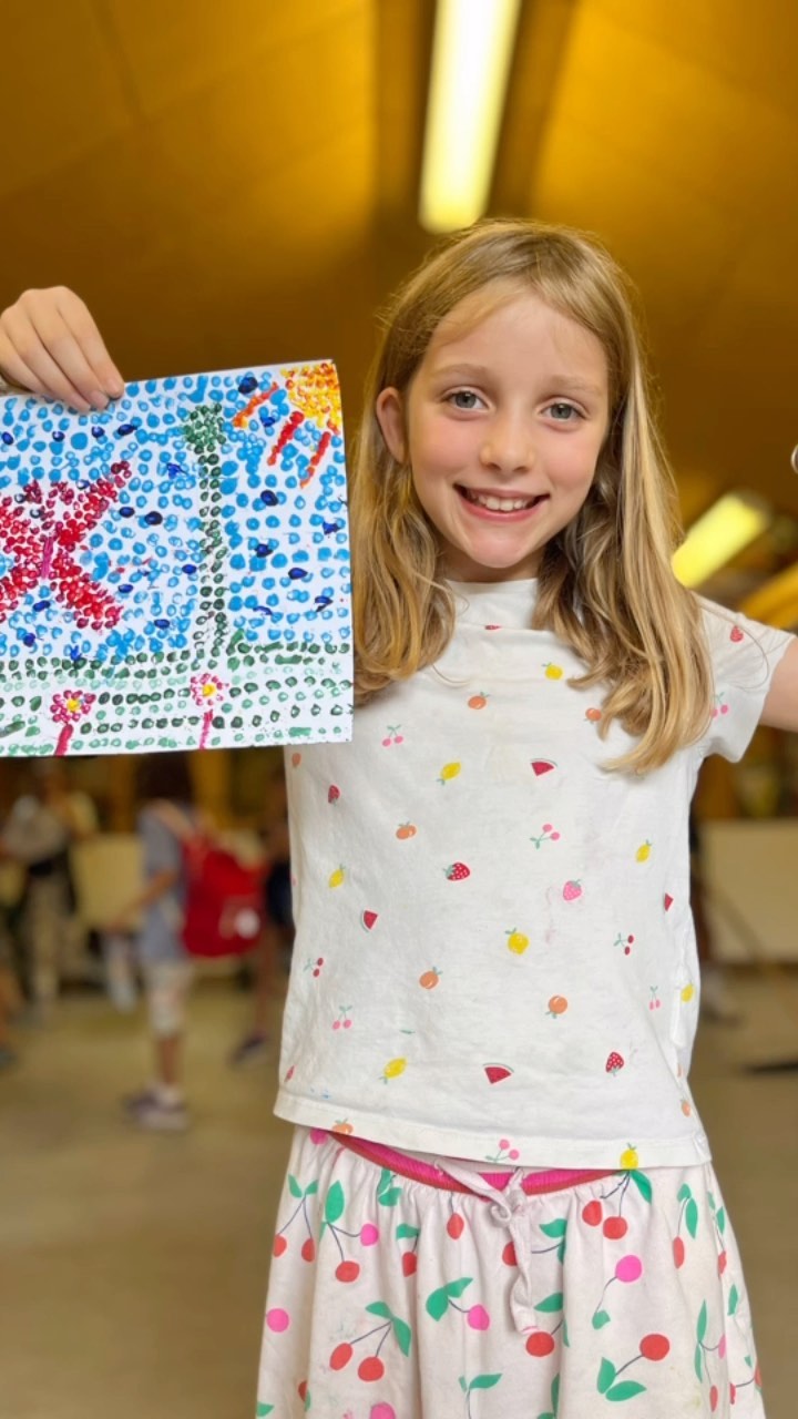 We have had such a fun week🤩!! For our last day we created snazzy key rings to hang on our school bags ready for the start of term, and we produced some pretty pointillism scenes. 🖌️🎨
In drama we explored being naturalistic and believable in performance, then we put together everything we have learnt in the week, and worked in small groups to put on a mini play! ⭐️👏
Thank you to all those who joined us, we LOVED having you and look forward to welcoming you back very soon…. Keep your eyes peeled for our next workshop! 🌈😍🎉💛