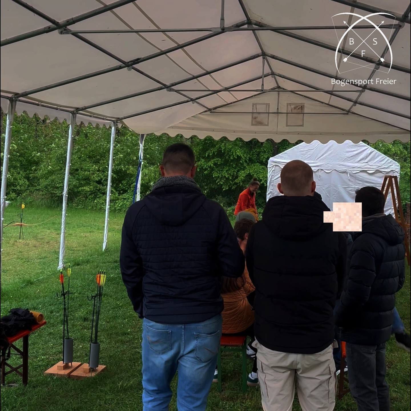 🥇 Natürlich darf bei unseren Team-Events der abschließende Wettbewerb im Bogenschießen unter allen Teilnehmern nicht fehlen 🏆
So auch bei diesem Event 🎯
Vielen Dank an alle Teilnehmer 🏹 Ihr wart eine starke Truppe 💪
🔵 Wenn du gerade auf der Suche nach einer abwechslungsreichen und originellen Team-Veranstaltung bist, dann schau mal hier vorbei 👇
https://www.bogensport-freier.de/team-events-bogenschiessen
#teamevent #bogenschießen #würzburg #wertheim #kitzingen #team #outdoor #outdoorsport #abenteuer #bogensport_freier