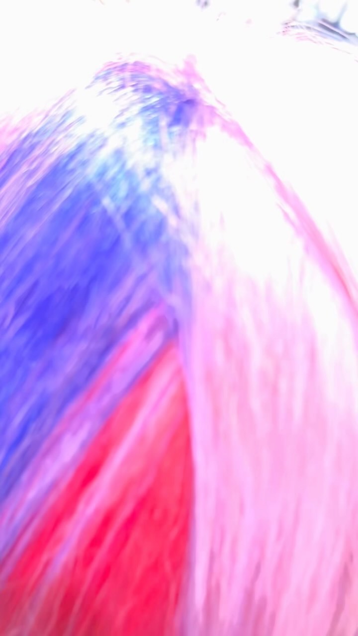 🎨Color blocking with a twist! Indigo and coral collide to create a vibrant pop that screams ‘Look at me!’ Embrace the trend and let your hair steal the spotlight. #stunning #w389 #colourblocking #ontrend #wella #pulpriot @wellahair @wellahairuki @wellaprofessionalsuki @creativeheadmag @pulpriot.uk