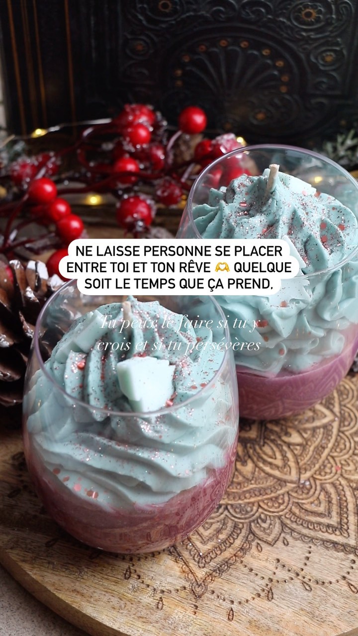 Vos messages en privé me touchent beaucoup: vous avez envie de vous lancer dans la création de bougies et même de les commercialiser, mais vous êtes nombreuses à avoir l’impression que vous n’y arriverez pas et que vous êtes nulles parce que vous avez des défauts dans vos créations (ou parce que quelqu’un dans votre entourage ne crois pas en vous).
🫶 Persévère, tu verras que tu vas réussir tes créations et tes ventes si tu apprends de chaque petite erreur et que tu te rappelles que C’EST NORMAL au début !
💕 Crois en toi et protège ton rêve et ta passion quoi qu’en disent autrui: toi seul.e dessine ton chemin de vie
🧘🏻♀️ Patience et constance: mathématiquement tu arriveras à réaliser tes objectifs et désirs si tu fais partie de ceux qui n’abandonnent pas trop tôt: car c’est souvent la seule différence entre un artisan qui en fait son métier et celui qui lâche avant. Ce n’est pas une course, c’est comme naissance : laisse-toi le temps de prendre des forces et de la confiance
🤩 Reste connecté.e au plaisir autant que possible : même si tu te mets la pression, pense à respirer, mettre de la bonne musique car tu te créeras de bien meilleurs souvenirs durant la création : souviens-toi pourquoi tu as commencé et et que le chemin compte énormément (parfois plus que l’arrivée).
Dis-moi ce qui est le plus délicat pour toi et viens chercher une bombe de soutien auprès de tes compatriotes!
PS: être en formation avec moi c’est aussi ça : être rassurée et soutenue par quelqu’un qui croit en toi !
#artisanfrancais #bougieparfumée #bougieartisanale
#soywaxcandles #soywax #soywaxmelts #soywaxmelt #soywaxcandle #waxmeltaddict #waxmelt #waxmelts #waxmelt #foodcandle #fondantsparfumés #fondants #sweetcandles #sweetcandle #candledessert #cadeau #candledesserts #candles #bougiepersonnalisée #bougie #bougies #bougiecupcake #bougiegourmande #bougieparfumee #dessertcandles #dessertcandle #noel2023 #cadeaunoel
