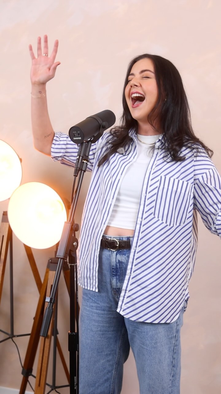 Thank you to the wonders @theportfoliopeople for the new vocal reel!
Henry and Izzy made the session so chilled and easy, couldn’t recommend them enough👌🏻
Keep your eyes peeled for more snippets of the reel coming soooooon 👀
#legallyblonde #vocalreel #singing #singer #vocalcoach #musicaltheatre