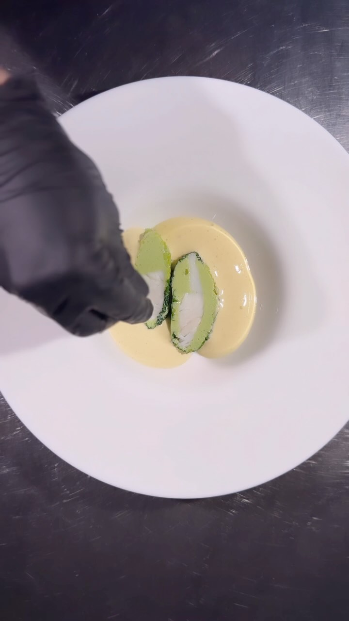 Zanderroulade im Wirsingmantel 😍
Lass dich von unserem 6-Gang Menü verwöhnen.
—> Reserviere auf www.oberstadt-baden.ch
#oberstadt #oberstadtbaden #restaurant #baden #badenisst #badenist #gaultmillau #gaultmillau_schweiz #food #foodporn #foody #foodinzurich #foodinbaden