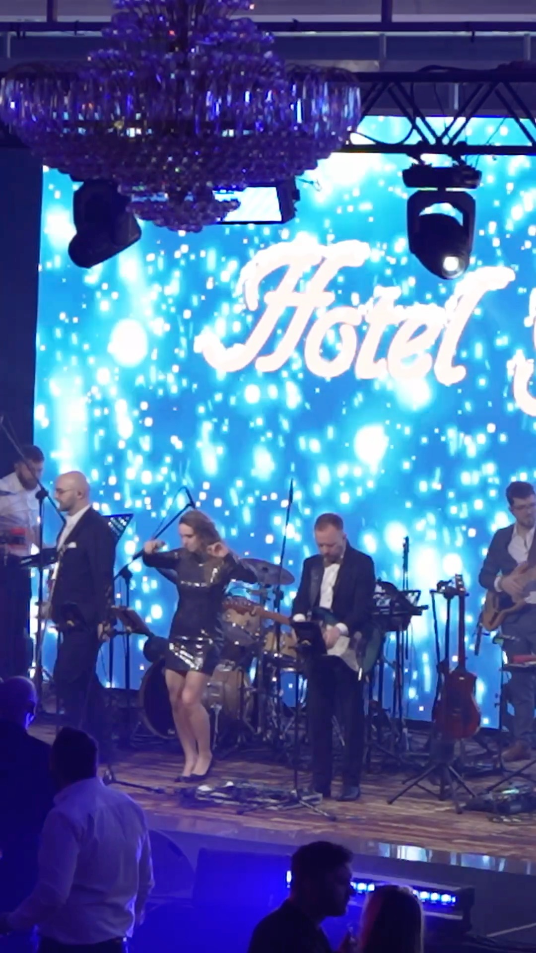 Ostatnia impreza ubiegłego roku i zarazem pierwsza 2025 r. :-) Sylwester w Hotel Gołębiewski Karpacz
#eventyfirmowe #sylwester2024 #produkcjaimprez