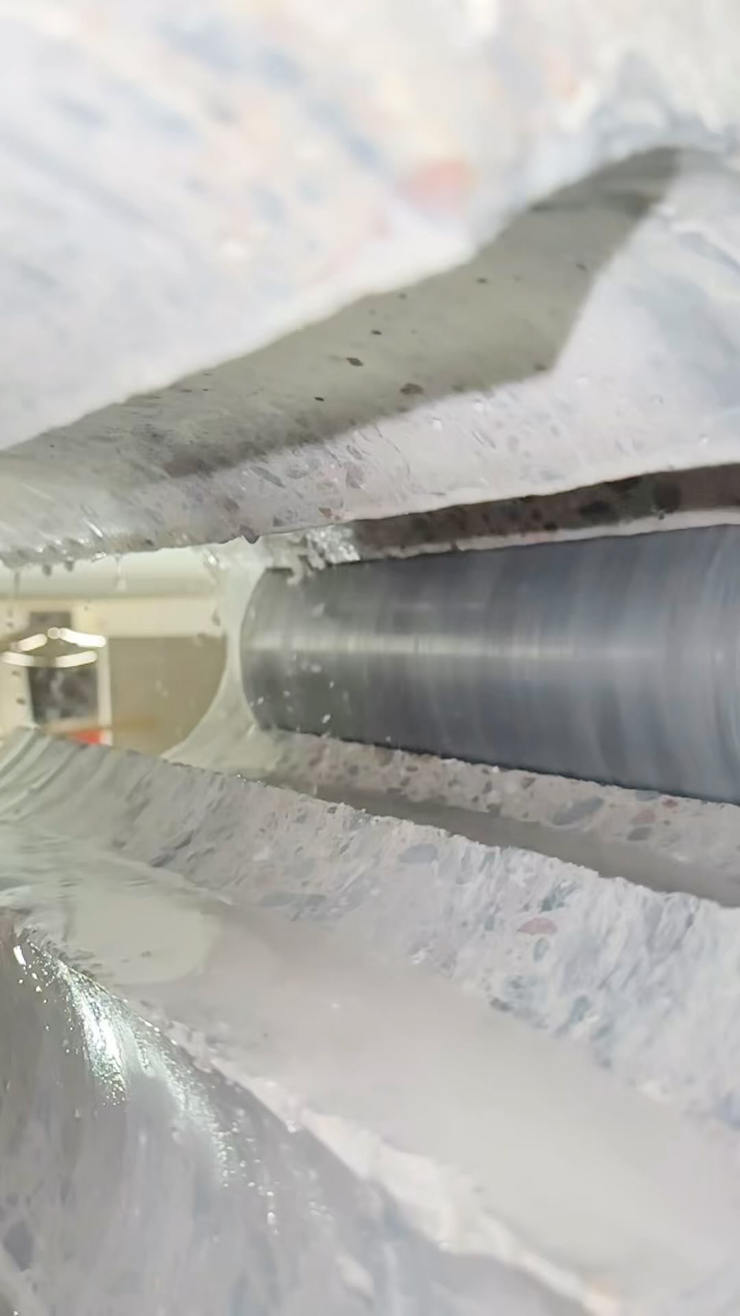 Borrarna får verkligen jobba sig igenom 32mm armeringen 💪