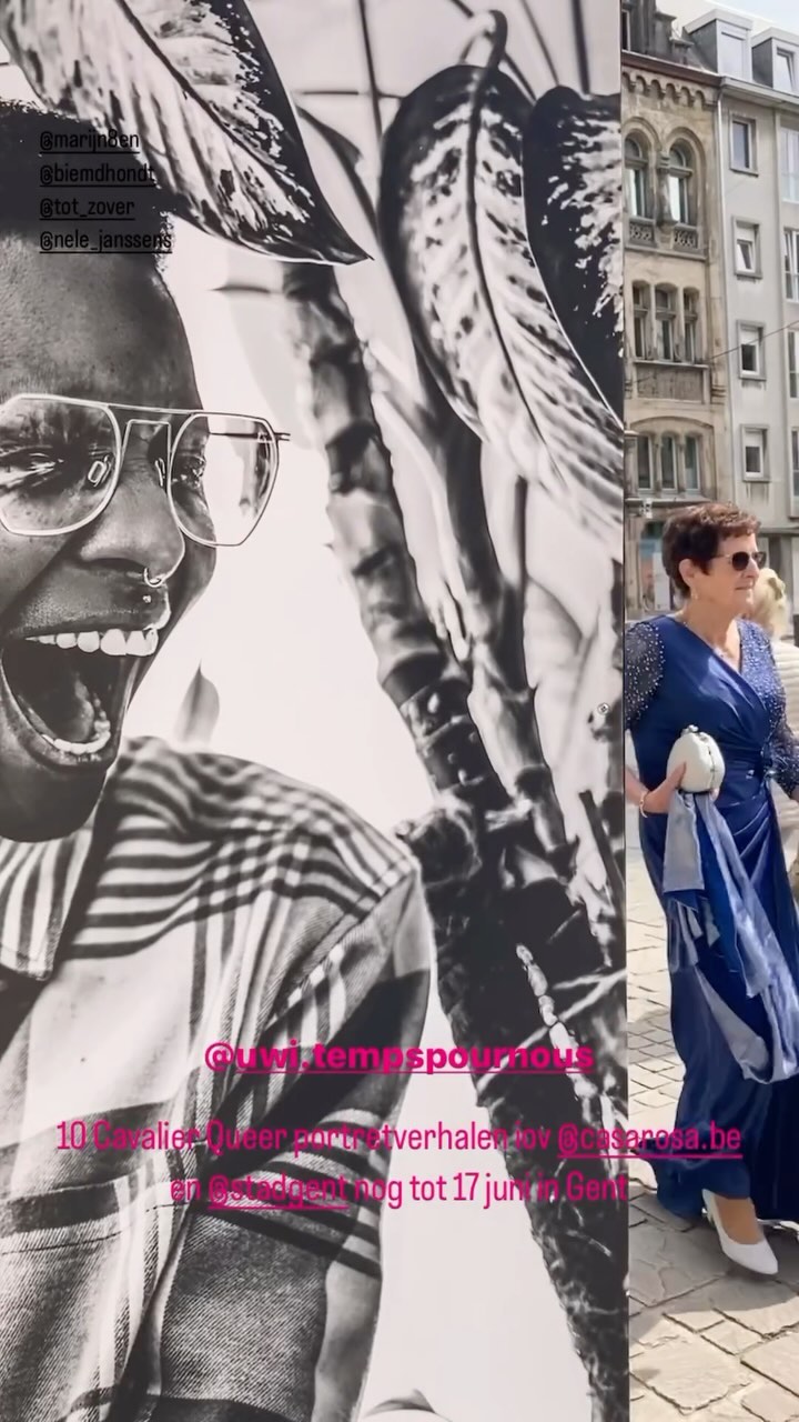 Wat een opening gisteren van ‘Queer Footsteps’ 10 Cavalier Queer portretverhalen in opdracht van @casarosa.be voor @stadgent en IDAHOT, nog te bekijken tot 17 juni aan het Stadhuis van Gent.
Dankbaar voor de politieke personen die aanwezig waren en voor de plaats die we kregen. @mathiasdeclercqgent @hafsa_elbazioui @astrid.de.bruycker @bramvanbraeckevelt Dankjewel voor de steun, met de hoop dat inclusieve projecten altijd een plaats mogen bijven krijgen in Gent.
Ook een hele dikke dankjewel aan het Casa Rosa team @eliodebolle @fleur_d_b @jolynelala @lisavdbroucke om het project op te zetten en voor alle ondersteuning. What a ride! 🔥
Dank aan iedereen die er was en dit project mogelijk gemaakt heeft!
#loveislove