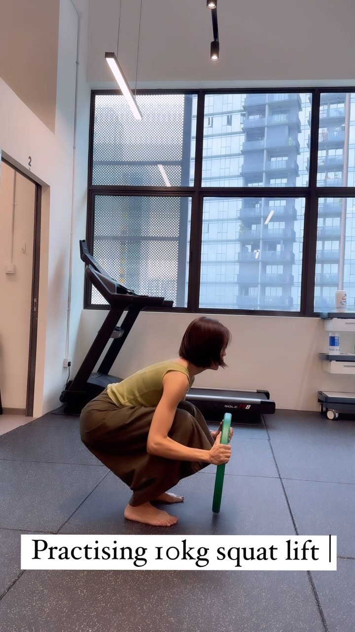 Keeping our exercise routine functional is important! 💪🏼
To keep up with a growing baby, I ensure I am moving the right way to keep pain-free. In fact, I get stronger and better with a growing load! (Obviously, I still have more training to do, swipe to the end to see my failure to load. 🫣)
- Jo Wee
#ExodusPhysio #betterthanbefore #strongerthanever #PostNatalFitness