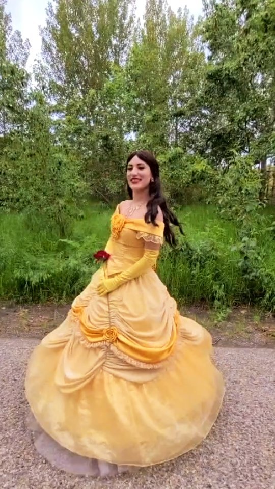Twirling into a fun-filled weekend of magical visits and parties with new friends ✨️ 💖