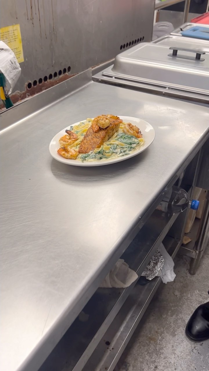 Smoke’s Bistro 1225 E. 87th St. Chicago IL. 60619 #smokesbistro #chicago #bistro #restaurant #pizza #pizzeria #pasta #seafood #chicken #lunch #dinner #goodfood #food #foodie #foodblogger #foodlover #goodeats