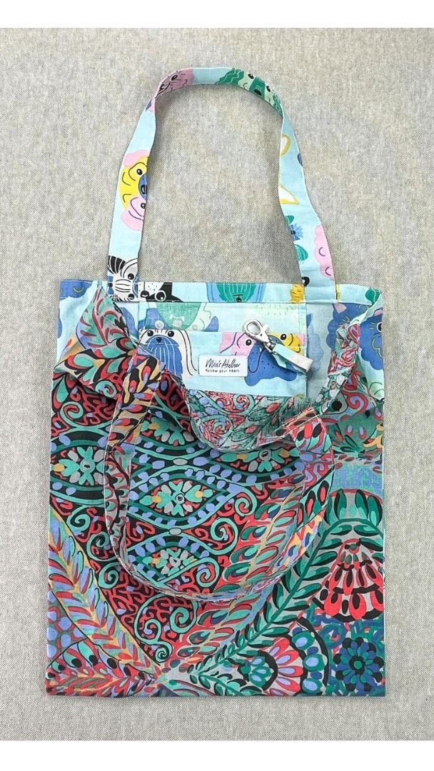 Ein kurzer Zusammenschnitt über die Entstehung der neuen Einkaufstaschen 🤗😅☺️
Alles Accessoires sind aus dem eigenen Atelier und sind Einzelstücke. Viel Freude mit den neuen Taschen 🍀🍎