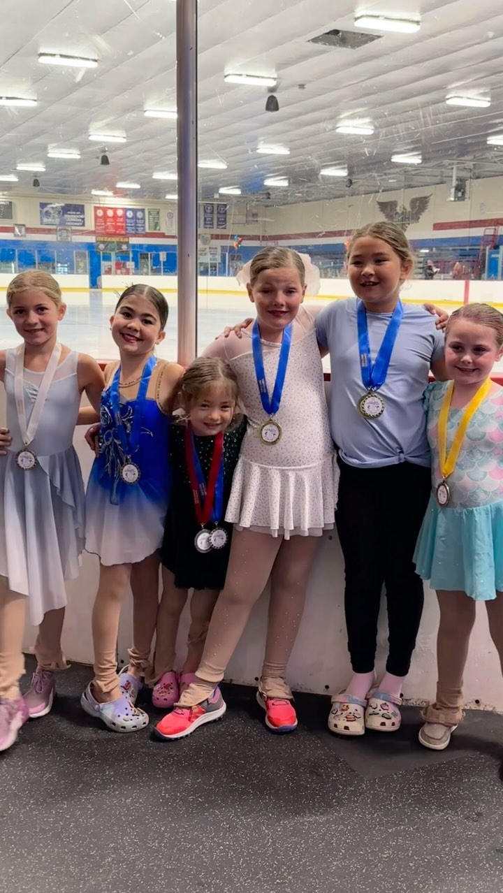Lots of happy NESC skaters after last weekends Compete USA Competition hosted by @warwick_figure_skaters ⛸️
Congratulations to our skaters for their amazing performances and placements, you continue to amaze us ❤️
Poppy - Basic 2🥇🥈
Minty - Basic 6🥇🥇
Abby - Basic 3🏅4th 🎉
Harper - Basic 5🥇
Mackenzie - Basic 4🥉
Grace - Basic 4🥇
Kat - Aspire 2🥇🥈
Amber - Excel Preliminary🥇
#NESC #NESCsoloist #figureskating #iceskating #competeusa #usfsa #basicskills #aspirefreeskate #NESCfamily #norfolkma #skatingskills #compulsories #competition