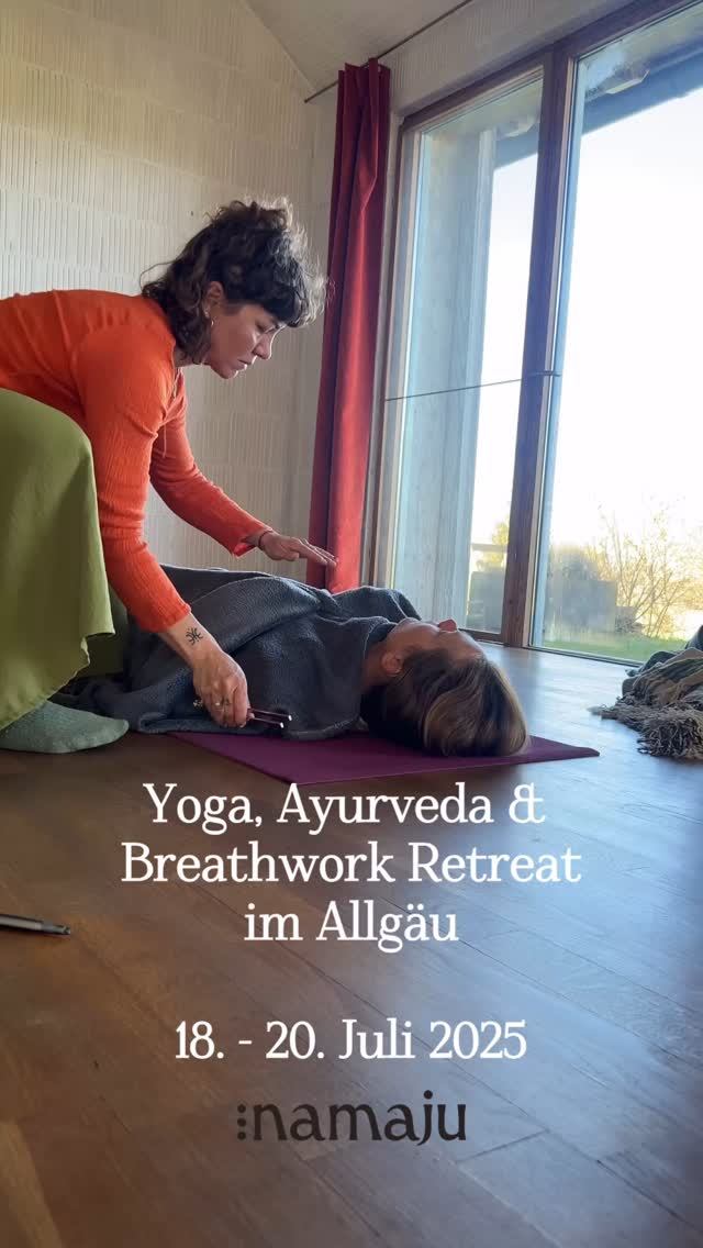 CREATION – Feel your inner fire! 🔥
Ein Retreat für Frauen, die sich erinnern wollen.
An ihre Kraft. Ihre Tiefe. Ihre Lebendigkeit.
🌿 Im magischen Allgäu findest du Raum für dich.
Mit Yoga, Ayurveda, Ritualen, Breathwork und Zeit in der Natur.
Du wirst genährt – körperlich, seelisch, energetisch.
Und du wirst begleitet – liebevoll, achtsam, mit Weitblick und Tiefe.
💫 Für dich, wenn du spürst, dass da mehr ist.
Mehr als funktionieren.
Mehr als müssen.
Mehr als nur durchhalten.
💛 Lass uns gemeinsam erschaffen. Deine Kraft. Deine Wahrheit. Deine Vision.
🗓️ 18. - 20. Juli 2025
📍 Wangen im Allgäu, @stadtlandfreunde
🔗 Mehr Infos & Anmeldung: namaju.com/allgäuyogaayurvedaretreat
#creationretreat #fühldichwieder #ayurvedaretreat #yogaretreat #innerfire #allgäuyoga #breathworkretreat #zyklusachtsamkeit #weiblichkeitleben #yogafürfrauen #lebendigsein #zeitfürmich #allgäuretreat