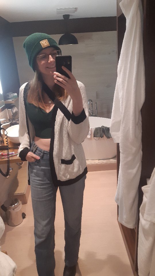 Ich liebe Warten!
#debüt #popcorn #saltypopcornandsweetnights #Veröffentlichung #lisamarijkegosink #weltenbaumverlag #verlag #saltypopcornnights #writing #wannabewriter #romance #creative #author #projektpopcorn #autorin #autorenleben #cosyromance #Bookstagram #Bücher #books #bookaddict #buchliebe #bücherwurm #bookaholic #bookstagramgermany #bookishlove #bookiesupport #bookiesunited #christmas