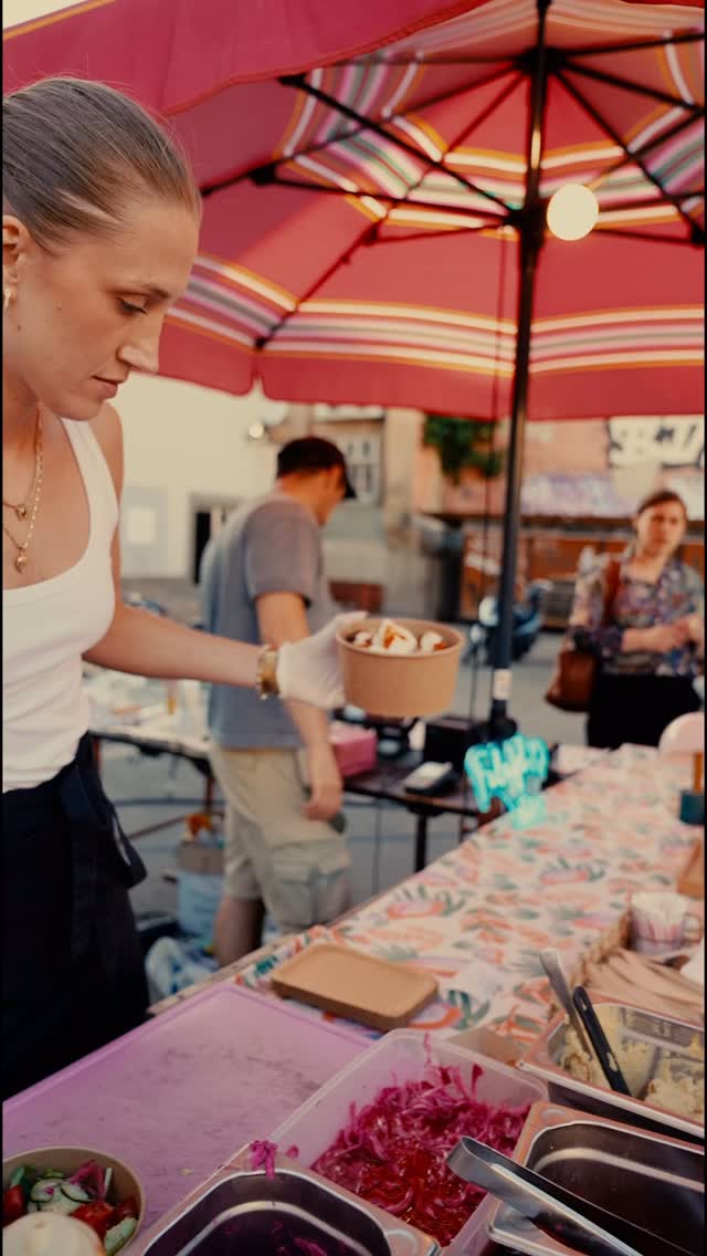 Znate sve - petak, od 18h vas čekamo na Dolcu! Temperature su savršene i jako vam se veselimo! #petkomjedemonaplacu #CroatiaFullOfFlavours #CroatiaFullOfLife