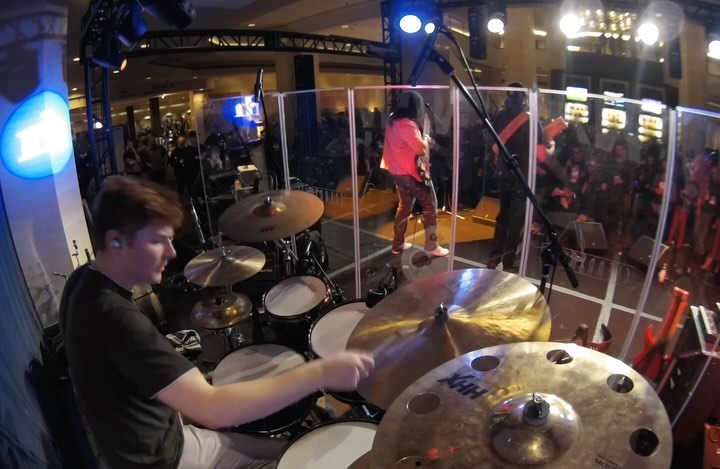 5s am I right @felixmartinmusic @joantorresmusic !!NEW MUSIC VIDEO OUT FRIDAY!!
•
@sabiancymbals @mapexdrums @evansdrumheads @promarksticks @offsetpedal @humesandberg @kellyshuguy #sabian #sabiancymbals #mapexdrums #evansdrumheads #promark #humesandberg #offsetpedals #felixmartin #drumming #drums #drummer #drumlife #music #drummers #drumset #musician #guitarist #guitarplayer #drummerlife #groove #metal #metalmusic #progrock #fusion #progmetal #drumkit #namm2024 #baterista #drumsolo