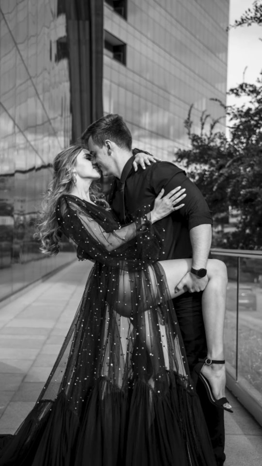 It is Friday!!
Weekend here we come.
#engaged #engagementshoot #photography #photoshoot