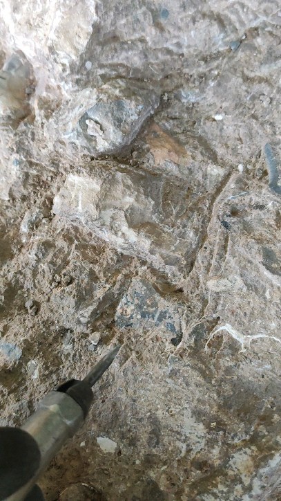 The pressure makes it easier 😉
@paleotools.epicexcavation
.
.
.
.
#archaeology #lithics #prehistory #excavation