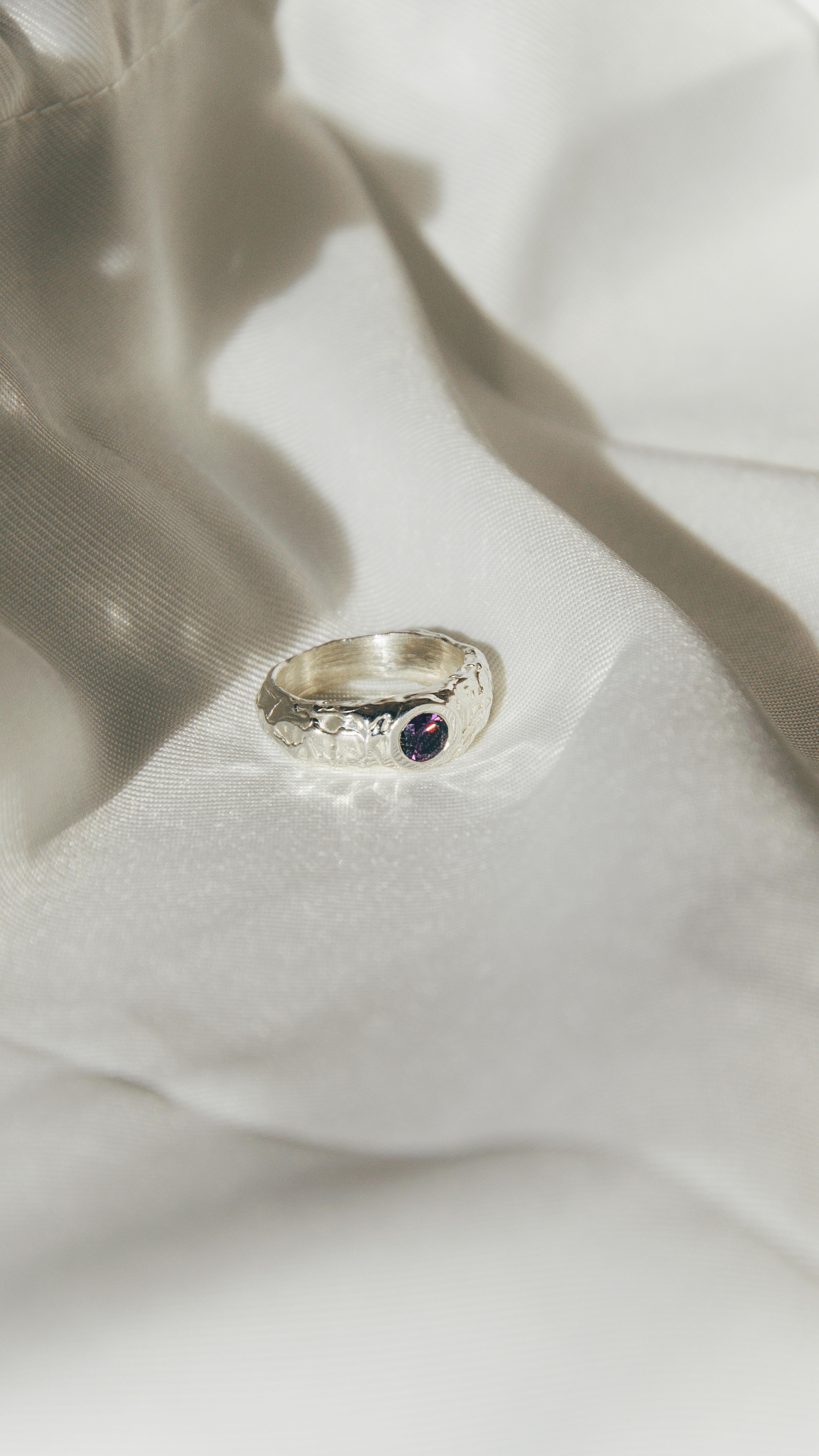 Les dernières créations de l’année 🌙
#BijouxMontagne #AmoureuxDeLaMontagne #NatureInspiredJewelry #MontagneAddict #RandonnéeEtMontagne #EspritMontagne #NatureLovers #MountainJewelry #AlpineStyle #EscapeToTheMountains #solitaire#amethyste #BijouxDeNoël #LimitedEditionJewelry #CadeauxOriginaux #IdéeCadeauNoël #ExclusivitéByBianca #ChristmasJewelry #HommageÀLaNature #ReconnectWithNature #NatureIsArt #SlowLifeStyle #EmotionEnBijou #BijouxPoétiques