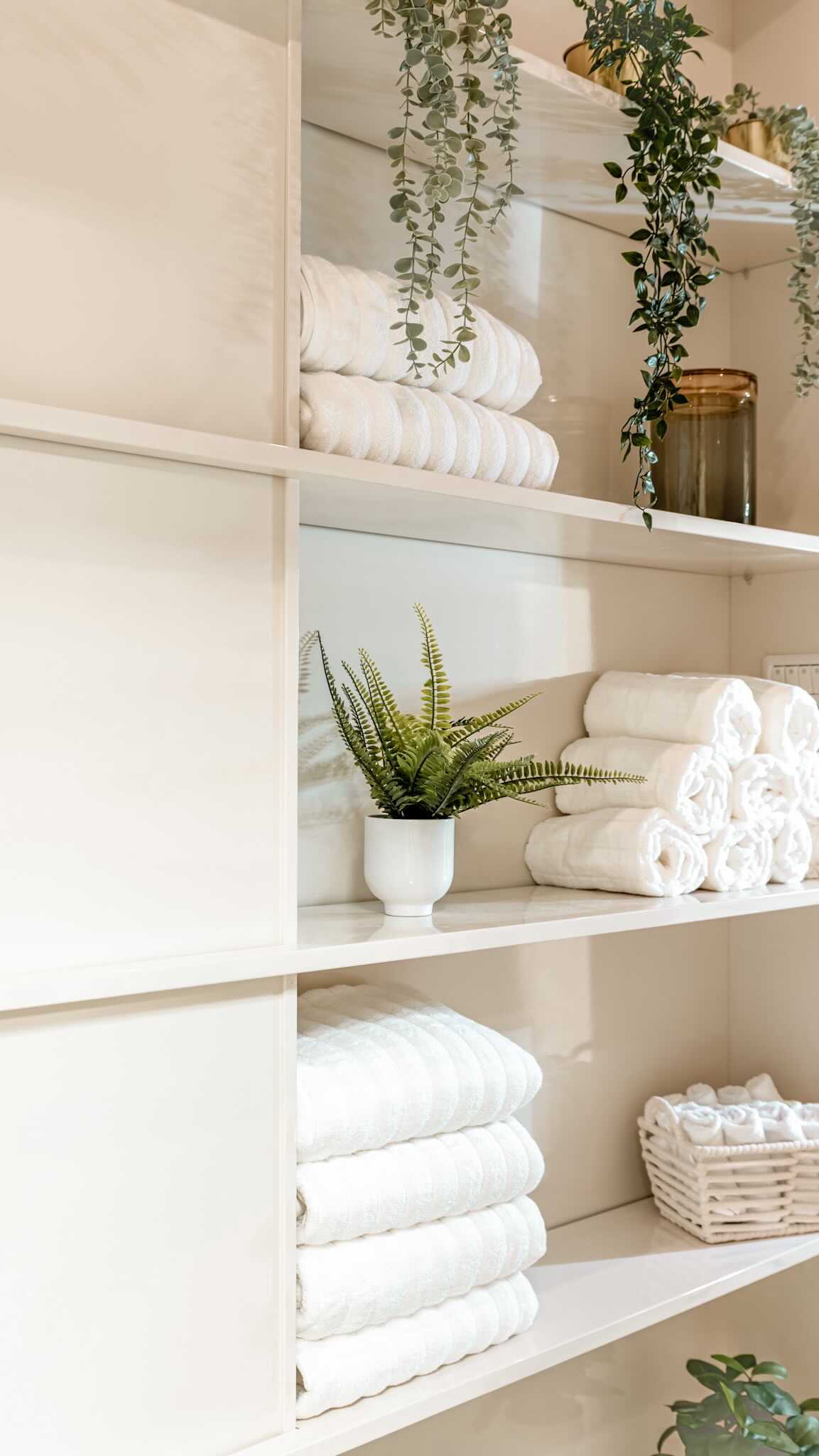 Hallway design ✨
I’d you have a hallway space spice it up.
Don’t leave it out of your design ⚜️. You can crest storage places and play around with the ceiling material. Here we choose wood that was customized to our soundproofing needs and measurements.
.
.
.
#hallwaydesign #hallwaydecore #soundproffingsolution #instadesign #custommade #fypage #diyhomedecor #hallwayneedsdecorating #bldesignshop