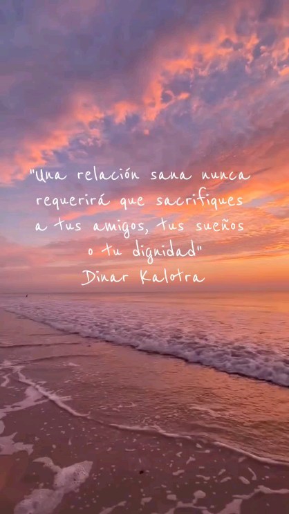 ¿Cuidas tus pilares cuando tienes pareja? 💕
Las relaciones pueden aportarnos muchas cosas positivas pero cuando se vuelve lo único que sustenta nuestra vida personal puede ser un arma de doble filo.
Esa sensación de conford que te genera tu pareja muchas veces puede hacer que nos quedemos en esa comodidad y empecemos a ignorar y descuidar pilares que son fundamentales para sentirnos seguros en nuestra vida.
Si dejo de lado mis amigos, mi familia, mi cuidado personal y doy siempre prioridad a mi pareja es posible que acabe generando dependencia por esta relación.
Si mi única fuente de protección y seguridad es mi pareja, normal que tenga miedo de perderlo no?
¿Te ha pasado alguna vez esto? ¿Qué pilar tiendes a descuidar más cuando tienes una relación?
#terapiaonline #terapiadesdecasa #relaciones #dependencia #dependenciaemocional #pareja #apoyoemocional #saludmental #relacióntoxica #psicologo