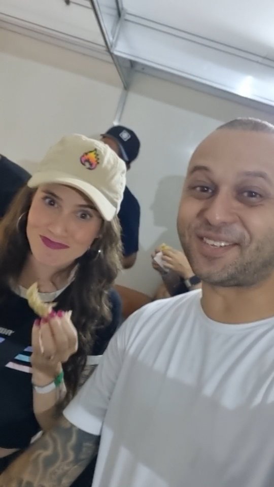 Imagina a honra de servir pessoas como @ana_canas
Ana, um prazer te conhecer e servir, bem vinda a família La Chica!!!