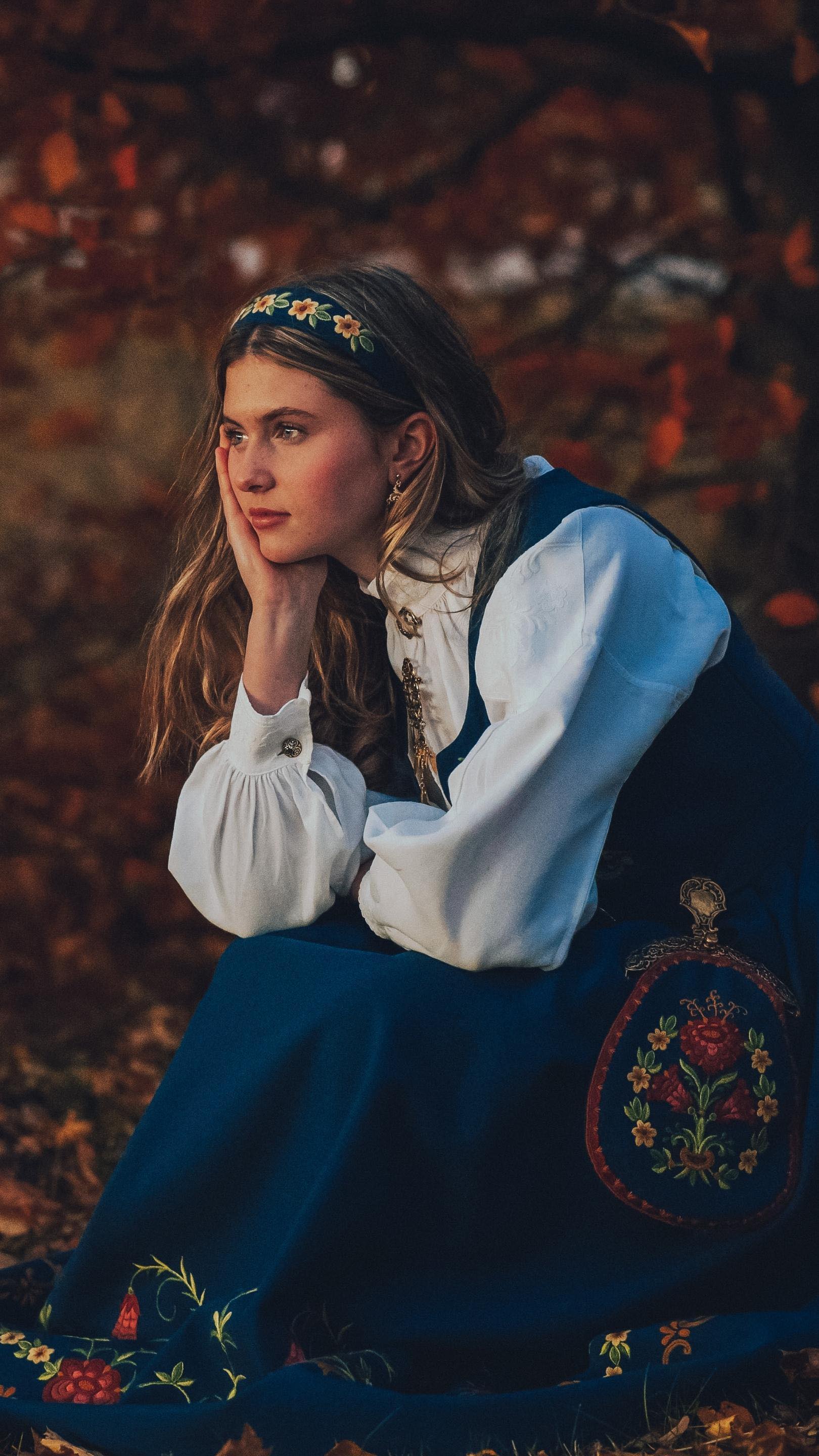 Magien man kan skape med et kamera på høsten > 🤩
#konfirmasjon #konfirmantfotografering #bunad #ute #portraitphotography #naturephotography #autumnphotography #autumncolors #fallvibes #fallcolors #photographerlife #portrettfotograf #portrait #fallphotography