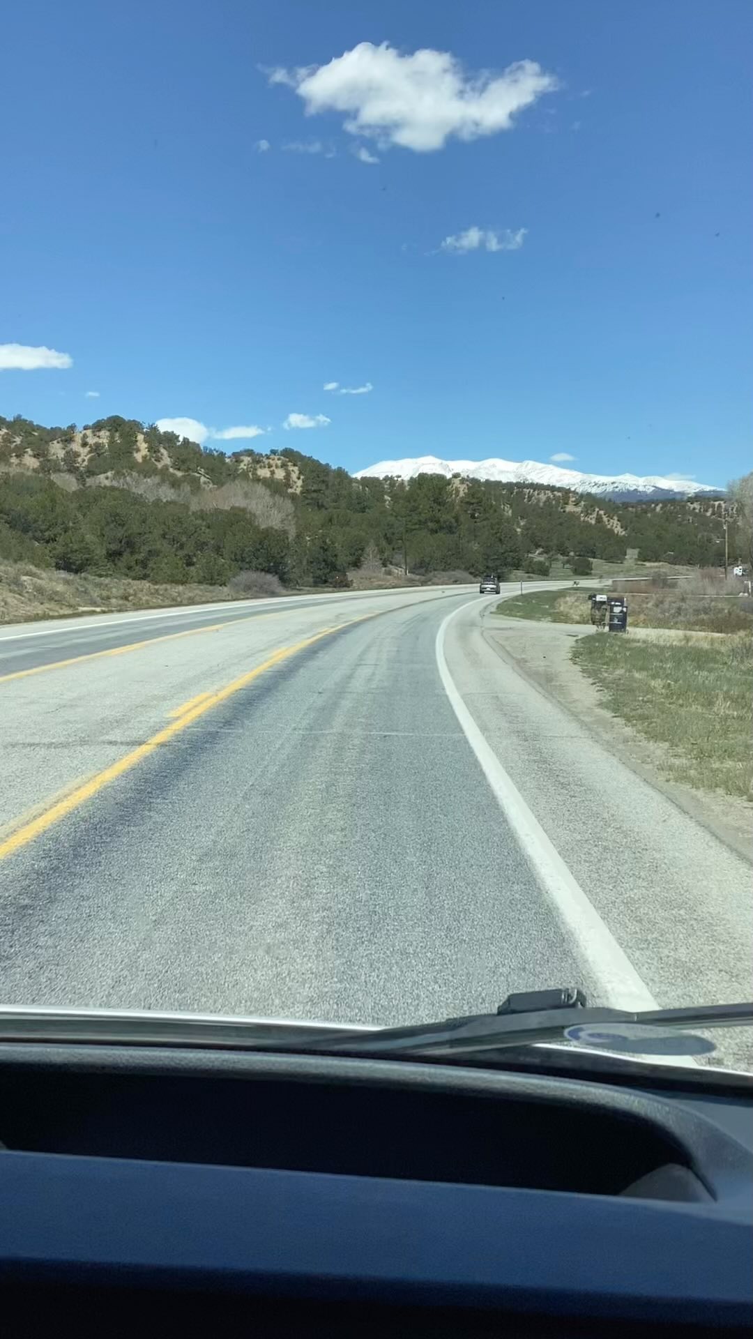 As Bear says “on the road again”. @gardenofthegodsartfest here we come. Setup day today.
Come see all the great art Saturday and Sunday
.
.
.
#artshow #gardenofthegods #coloradosprings #fineart