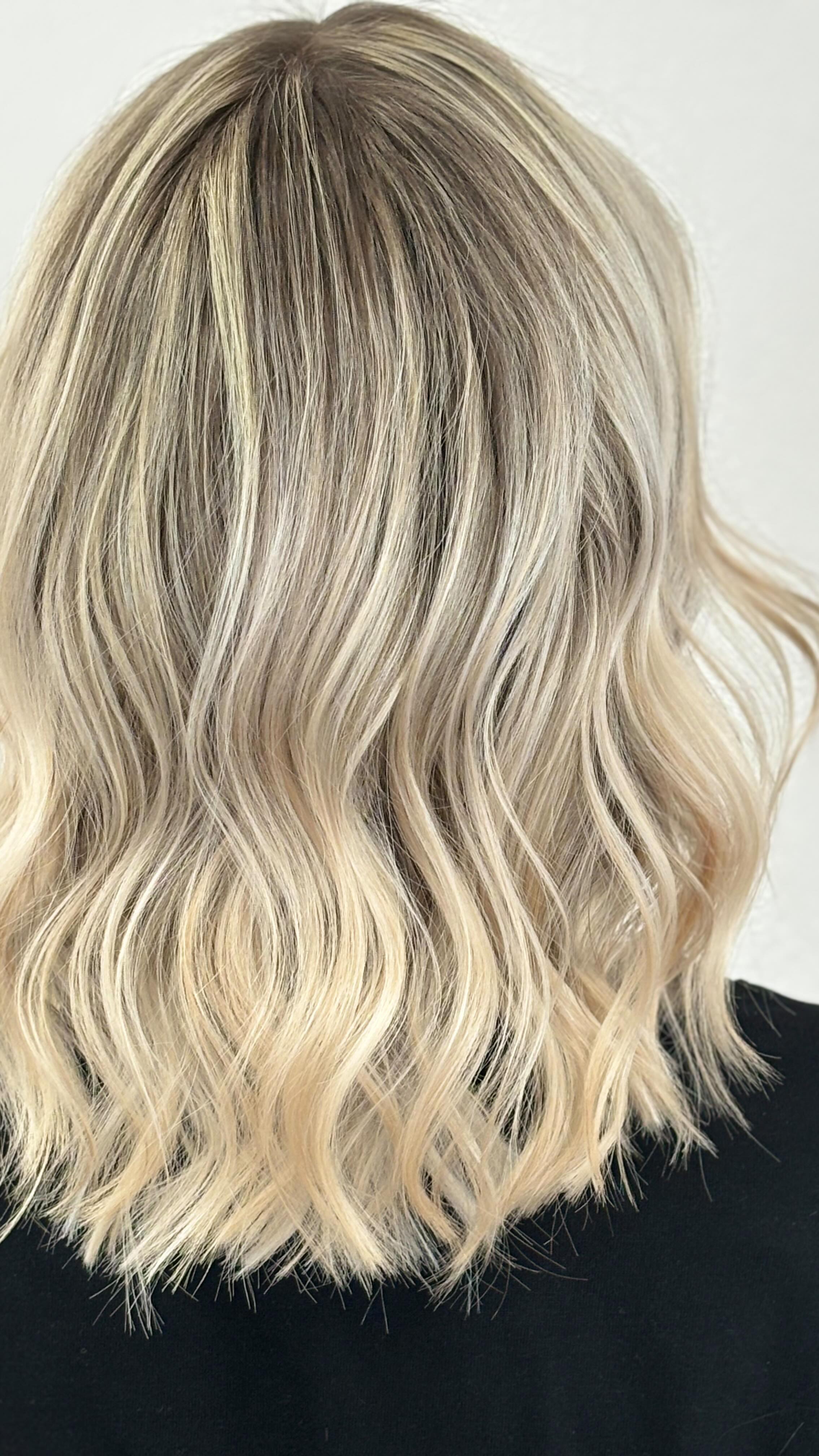 WIR SIND BEREIT FÜR DEN FRÜHLING. #friseurzwickau #zwickaufriseur #cl_friseur #wirliebenwaswirtun #strähnentechnicken #blondesträhnen