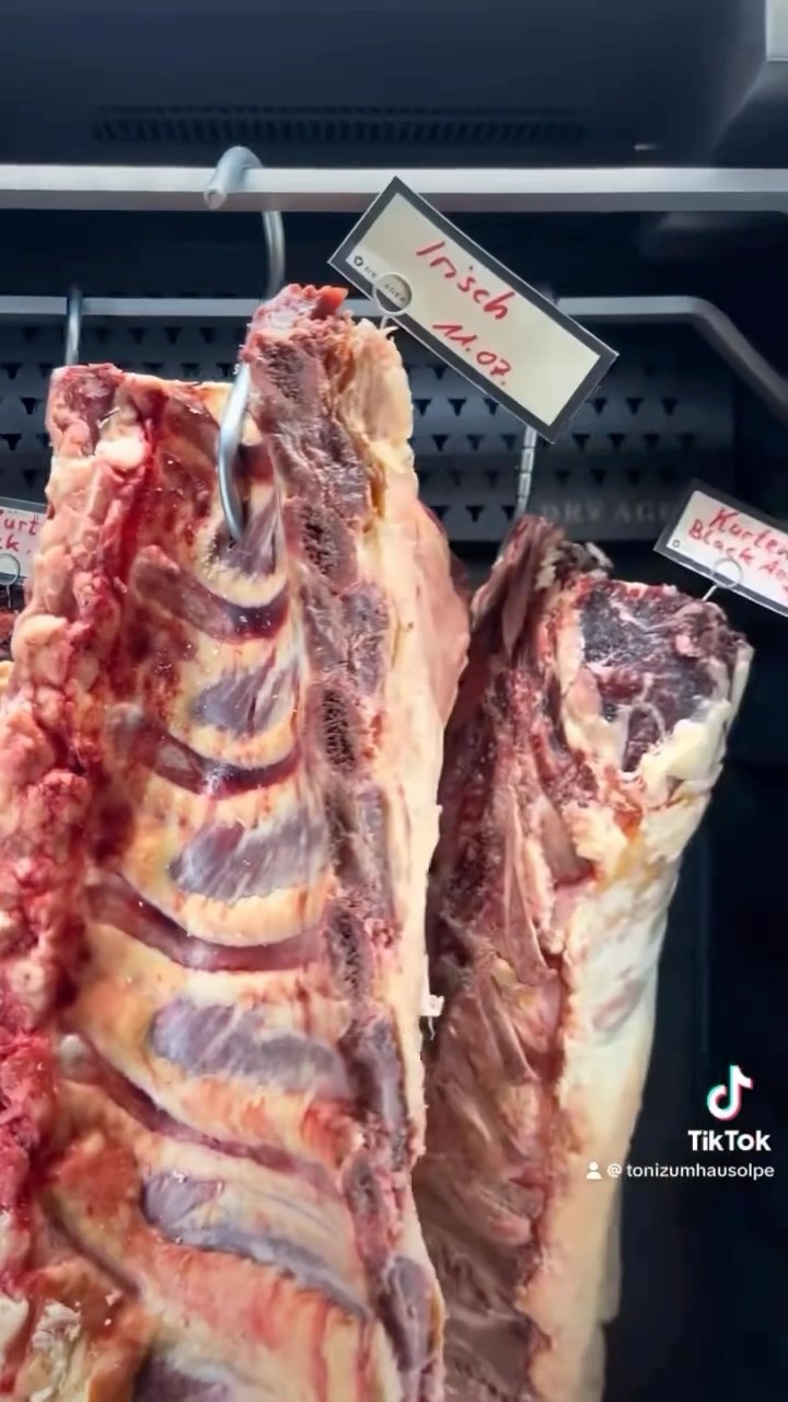 Dry Aged Meat @zum_haus_olpe_ 😍✨🥩
#dryager #dryaged #dryagerlove #meat #smartaging #steak #steakhouse #meatlover #butcher