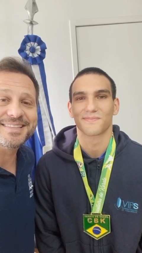 Nós, da Vip’s Condomínios, nos sentimos lisonjeados por esse agradecimento do nosso querido prefeito @souadrianosilva, juntamente com nosso campeão Brasileiro de karatê @luanzoka42 … Sabemos do seu esforço Luan e ficamos muito felizes por mais essa conquista sua! Deus te abençoe sempre!🥋