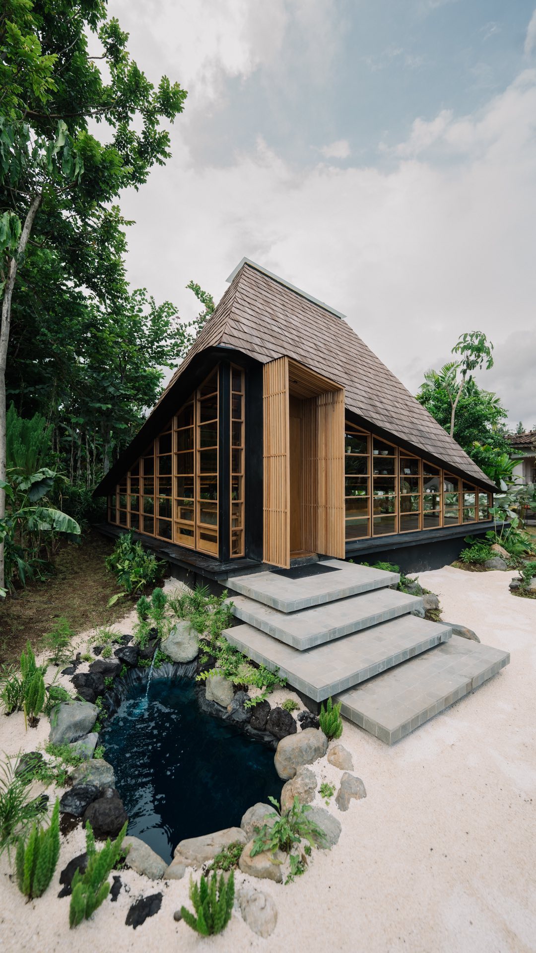 Indulge in the refined art of tea at Chontea Ubud Tea & Matcha House, now brewing daily from 9 AM to 7 PM.
p.s. with limited seating for 13 guests, we encourage you to RSVP discreetly for an intimate and tailored tea experience.
_
Content Creation by @creativpops
#chontea #chonteaandco #chonmatcha #creativpops #itscreativpops