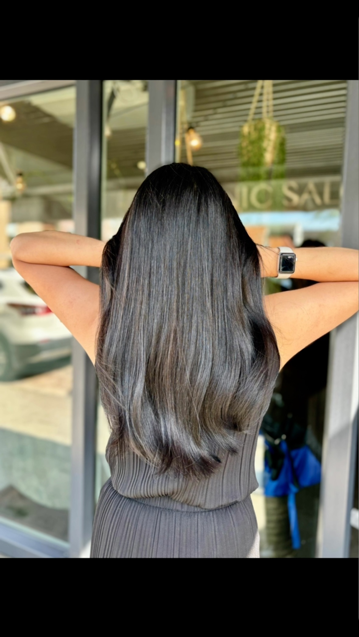 Dark espresso balayage ✨
Aiming for a touch of brightness in your natural dark hair to make it look more vivid, shiny and extra just like we did for @mylan_du ?✨
Ask your favorite stylist for a natural balayage and choose shades that compliment your skin and current haircolor or just book your appointment with us to achieve the best natural result we love😍✨
Find us at www.eorganicsalon.nl
#balayagehair #naturalbalayage #darkhairbalayage #darkhaircolor #hairinspo #embraceyourself #asianhair #asianhaircolor #asianhairbalayage #besthairstylist #colorexperts #bestsalonnearme #scalpcare #ecosalon #organicbeauty #organichaircare #japaneseheadspa