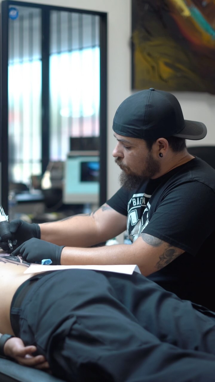 We create custom tattoo designs tailored specifically to our client’s needs , you can be sure that your tattoo will be one-of-a-kind🔥👈🏻
#tattooartist #tattooshop #tattooed #tattooisart
#myfavoritetattoo #artoftattoos #freespirit #rockspirit #artist #girlstattoo #boystattoos #tattooshop #tauajespequeños#tatuajespequeños #tododearte #videostattoo #tattoopiercing #tattoarm #tattolegs