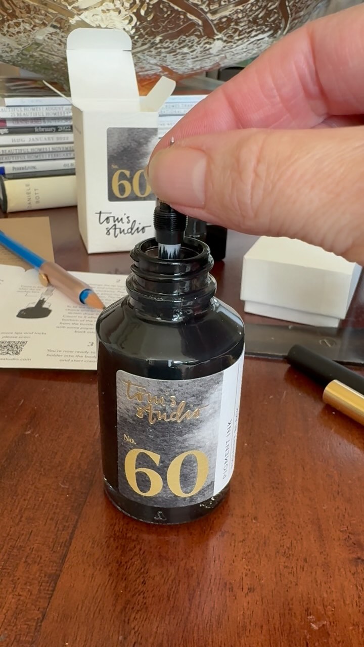 You know when you see something on instagram that you stop and look at, then click through and take a look, and then it pops up everywhere, so you eventually clickity click and buy one 🤔 well that’s what happened with the Lumos pen from @tomsstudio and I’m obsessed - I got a black one, and then the duo tip brass one - oMg!!! They are fantastic, and I’ve already refilled it a few times which has already saved me buying more fine liners 🙌🙌
#tomsstudio #lumospro #lumos #fineliner #inkdrawing #ink