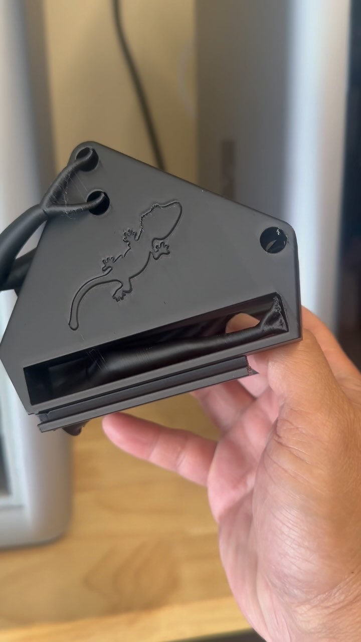 Here at #MarvelMorphs, I’ve completed and released a revolutionary product to help #reptilebreeders display their #crestedgeckos, #leopardgeckos #gargoylegeckos #chahouageckos #leachiegeckos in a way that’s presentable to the customer and secure for the vendor. Designing and building our Elevated Display Racks been a labor of love and I’m excited to offer it up to everyone who needs a better display method for their animals. Visit our website: marvelmorphs.com/repsupply or DM me for more info. Thanks. 🙏🏼